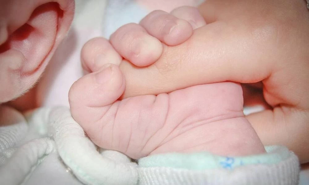 Βόλος: Δύσκολες στιγμές για βρέφος 40 ημερών-Στο νοσοκομείο με κορονοϊό